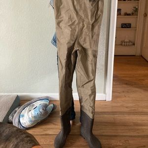 White river men’s waders size 6